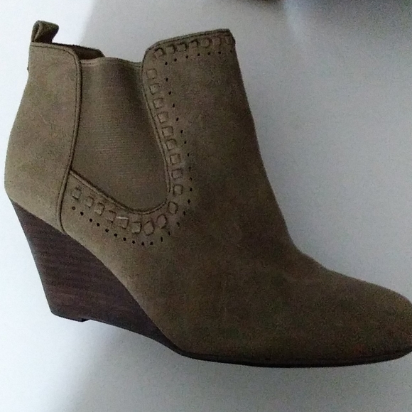 REPORT FOOTWEAR- Guire Wedge Bootie - Picture 3 of 7